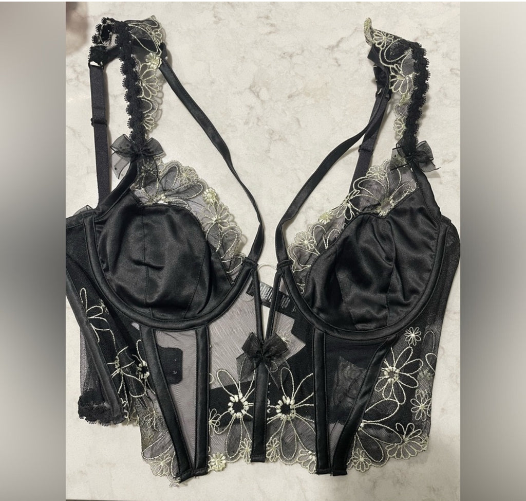 NWT For Love & Lemons
Underwire Bustier Daisy Print
Size 32C Black $119