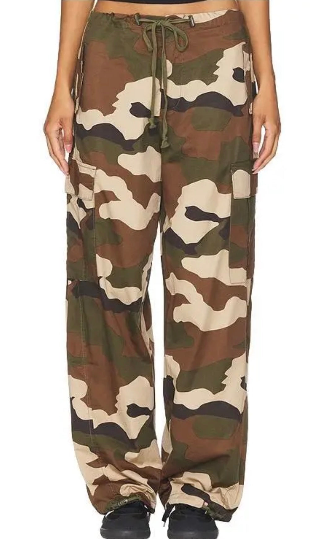 GOOD AMERICAN Parachute Pant in Fatigue Green Camo Sz Large
$139