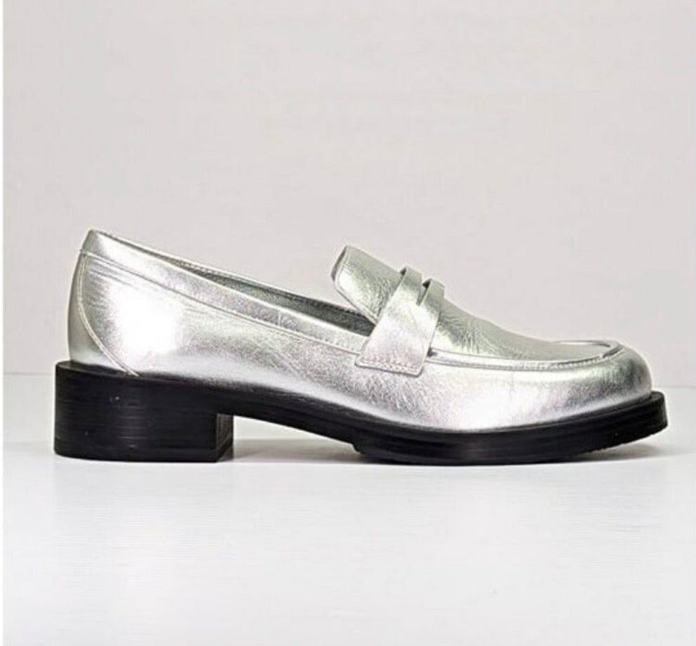 Stuart Weitzman PALMER SILVER LEATHER LOAFER SHOES 8.5 $495
