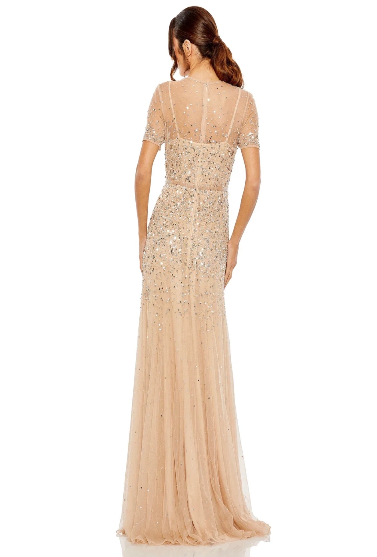 MAC DUGGAL HIGH NECK SHORT SLEEVE SEQUIN
EMBELLISHED DRESS NUDE
SILVER 93909 Sz 6 $698