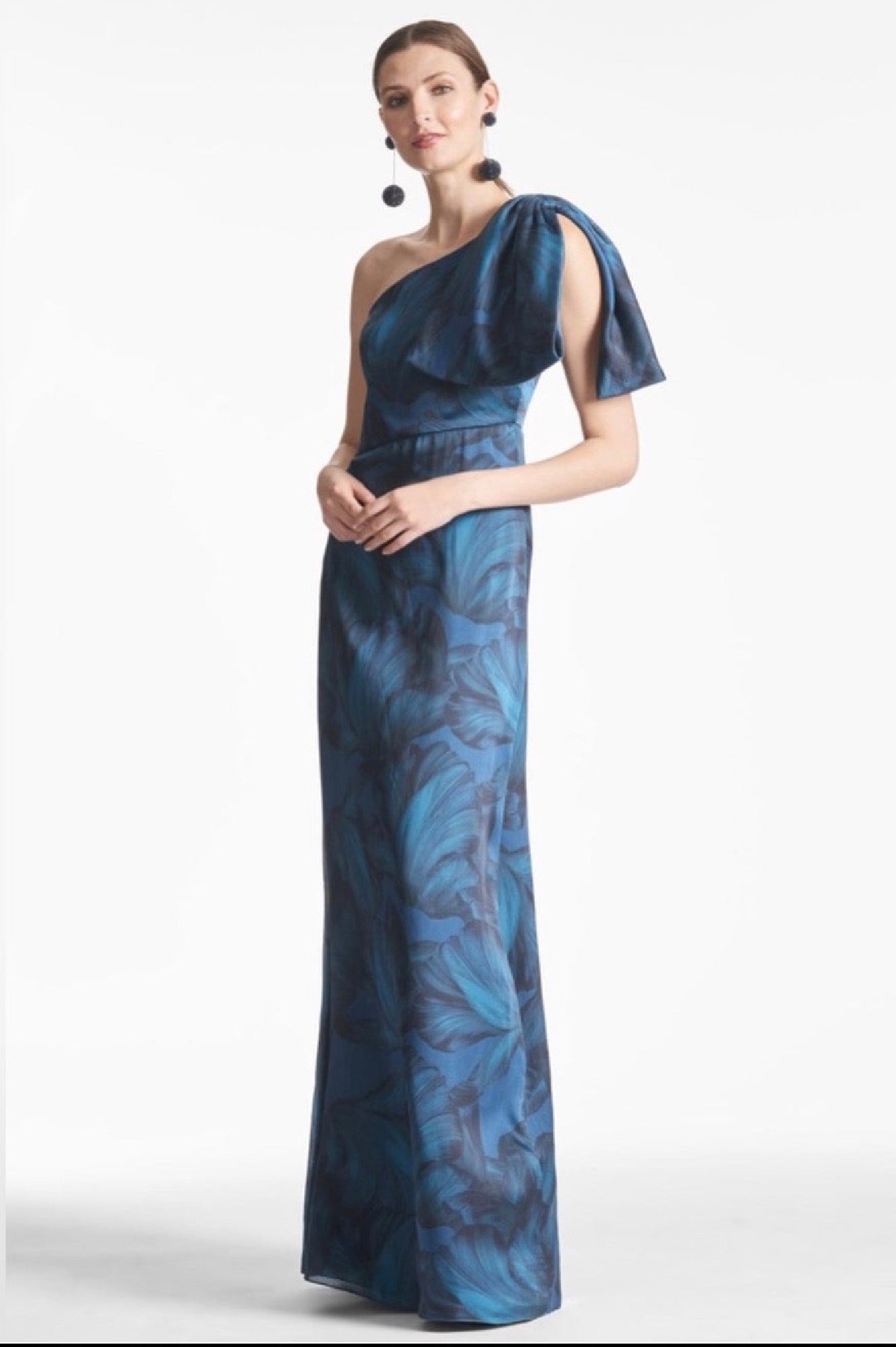 Sachin & Babi Chelsea Gown Floral
Tonal Petal Size 6 $285
