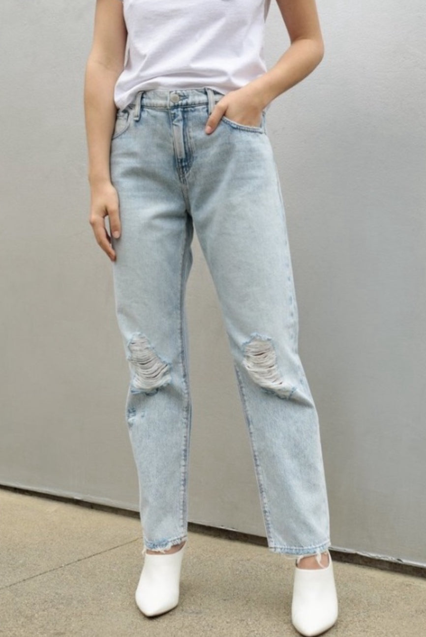 Hudson Jessi Boyfriend
Distressed Light Wash Jeans Sz 25 $235