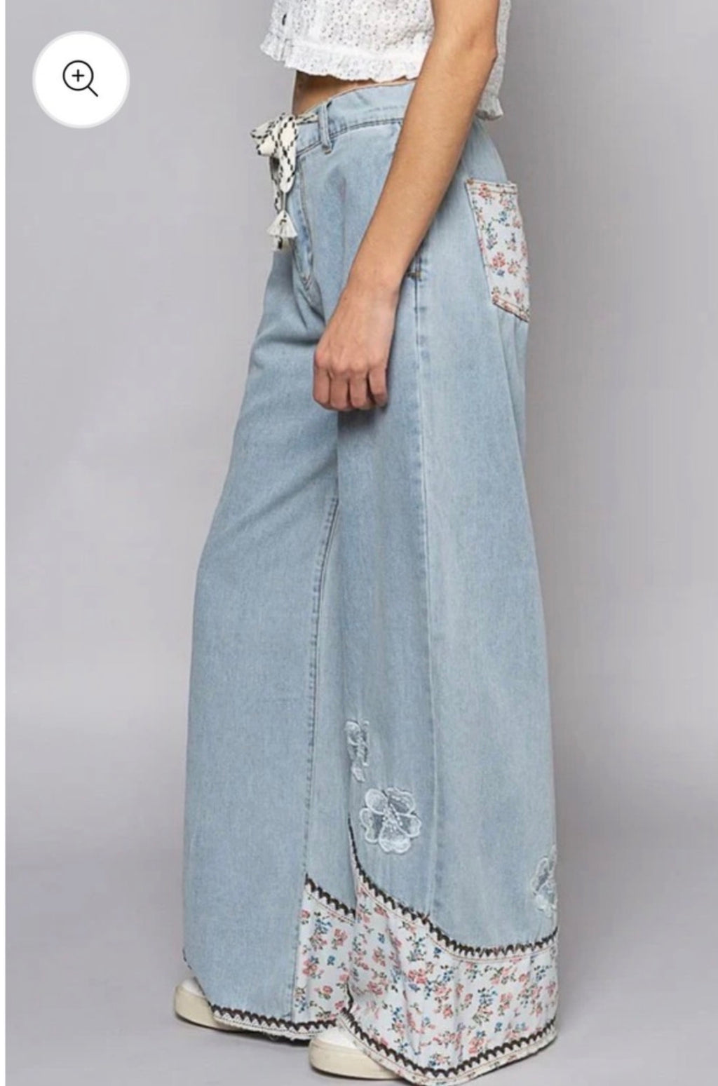 POL Patchwork Wide Leg Jeans Floral Hem Elastic Waist Size Small $128