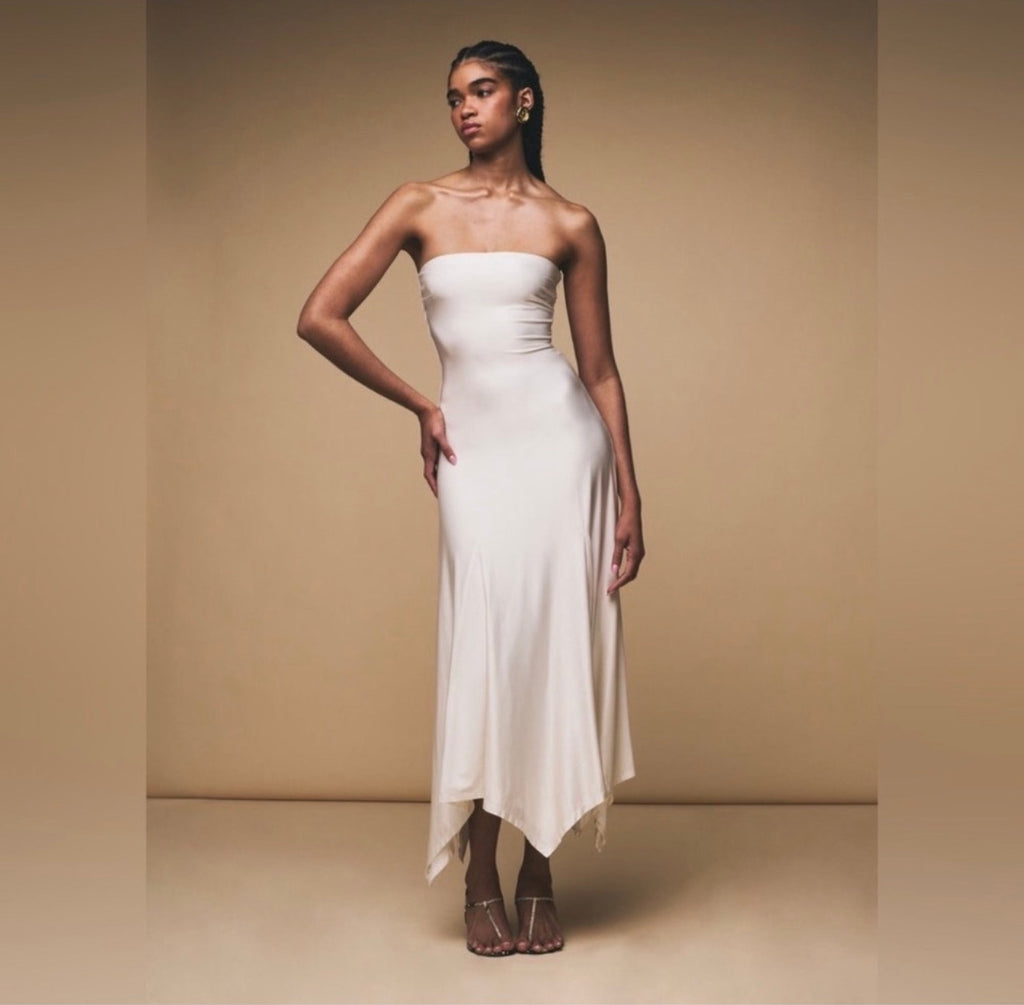 Ser.o.ya Lucia Strapless Maxi
Dress
Porcelain Sz Small $398