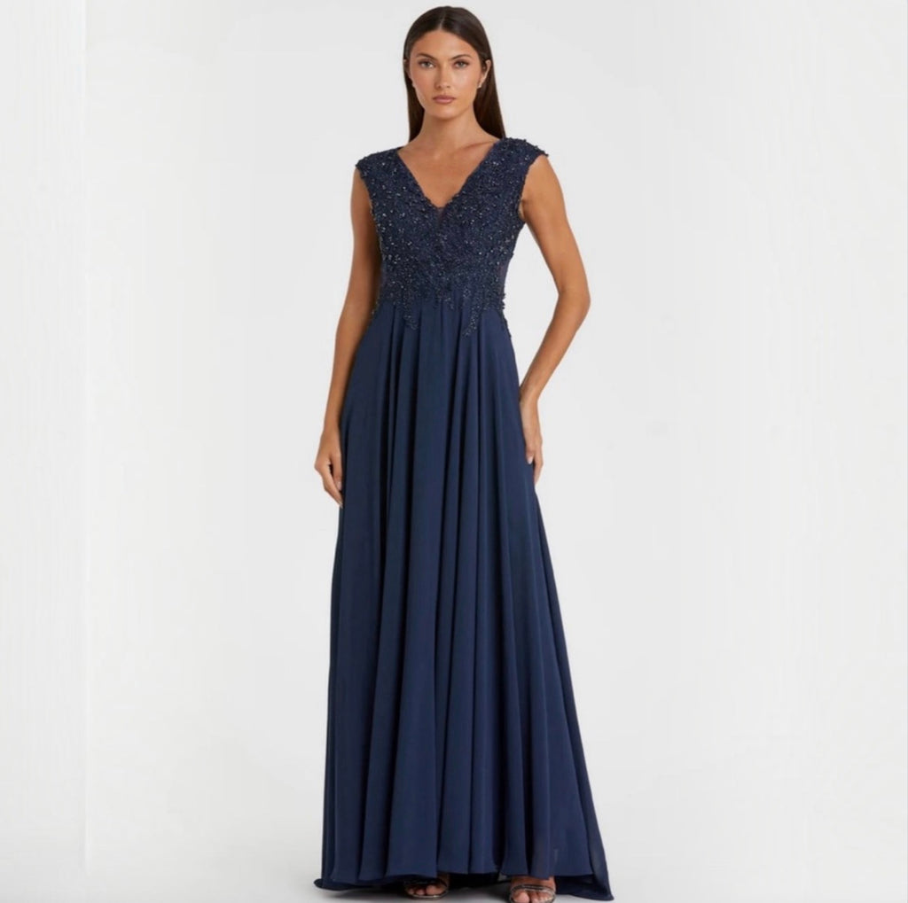 Mac Duggal 20264 Appliqued
Cap Sleeve Bodice Flowy Gown
Navy Sz 10