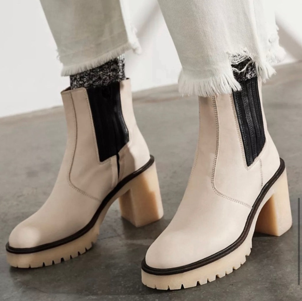 Free People James Chelsea Boot
Bootie in Bone Leather $188