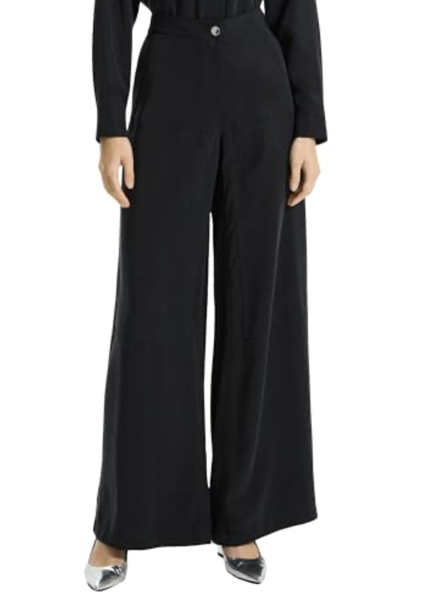 Theory Cargo Wide Leg Pant Black
Fluid Lyocell Sz 10 $375