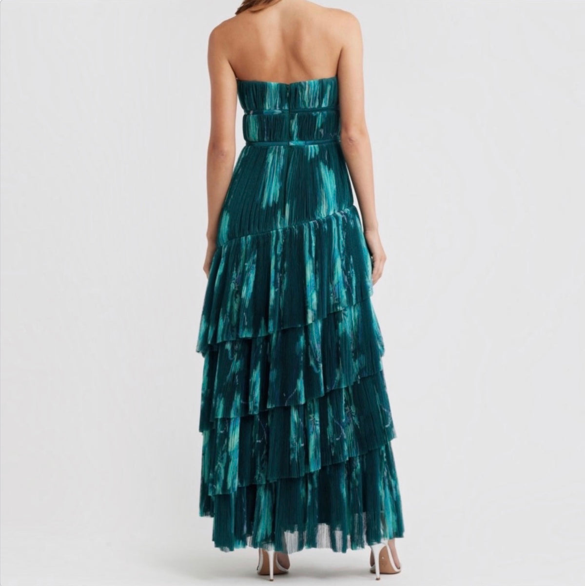 Hutch Lanza Strapless Tiered Tulle
Gown in Teal Bloom Size 2