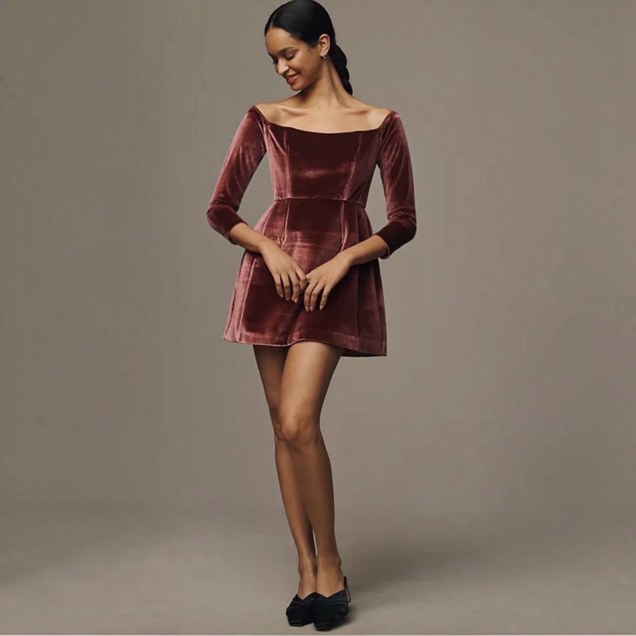 Hutch Long-Sleeve Square-Neck
Velvet Mini Dress Dusty Rose Sz 4