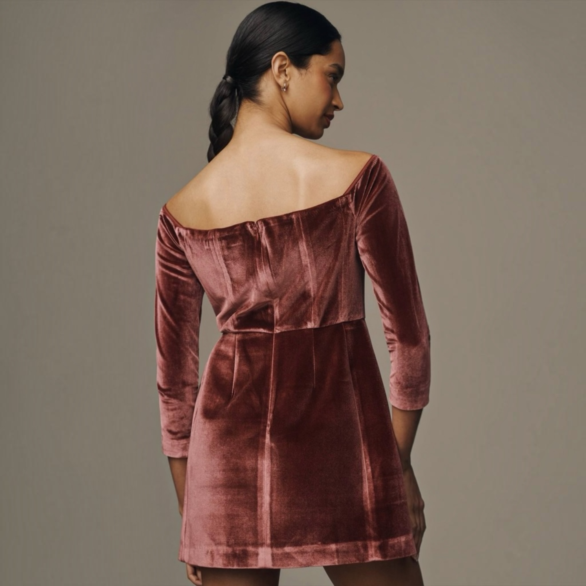 Hutch Long-Sleeve Square-Neck
Velvet Mini Dress Dusty Rose Sz 4
