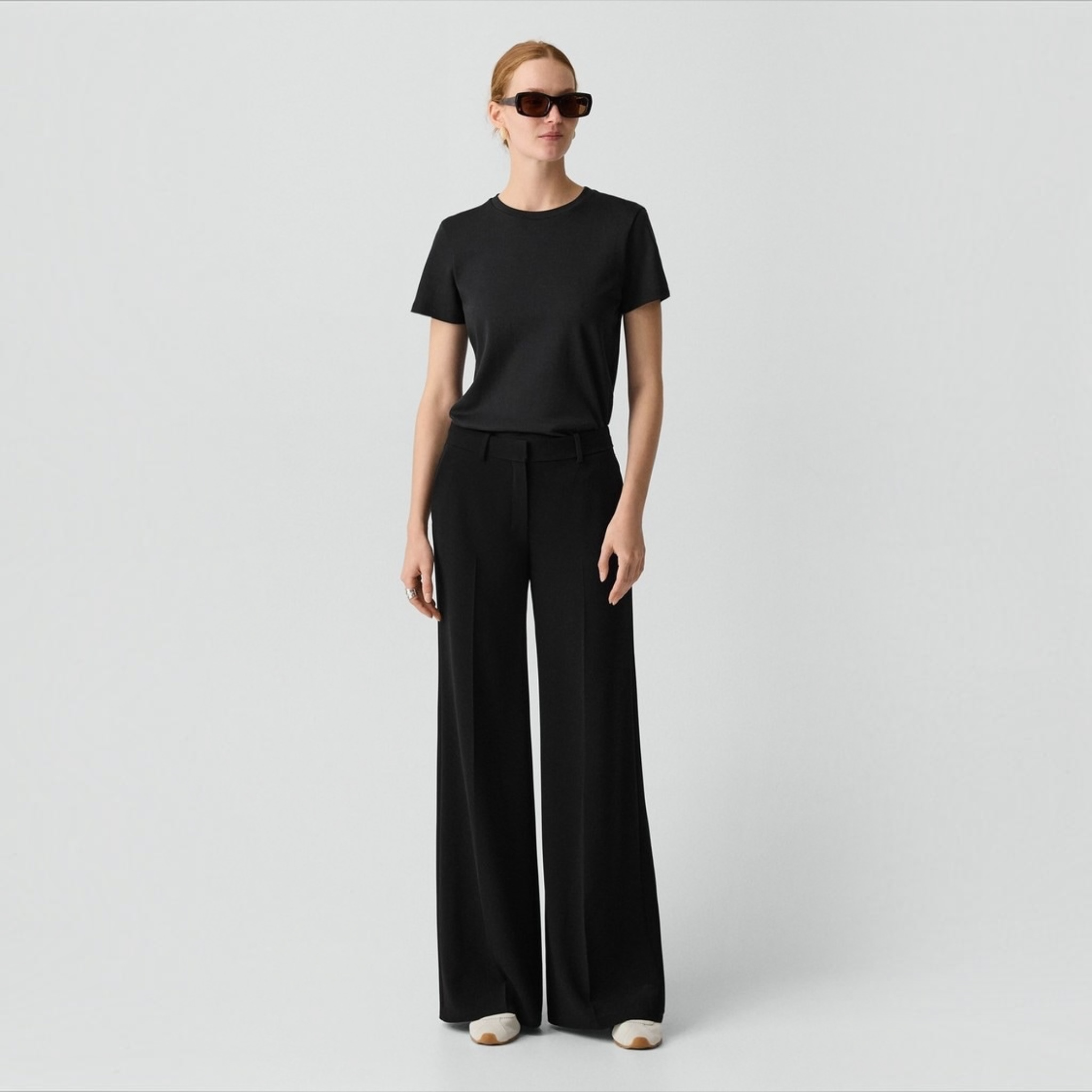 Theory Fluid Flare Pant 33” in Admiral Crepe – Black – Size 6