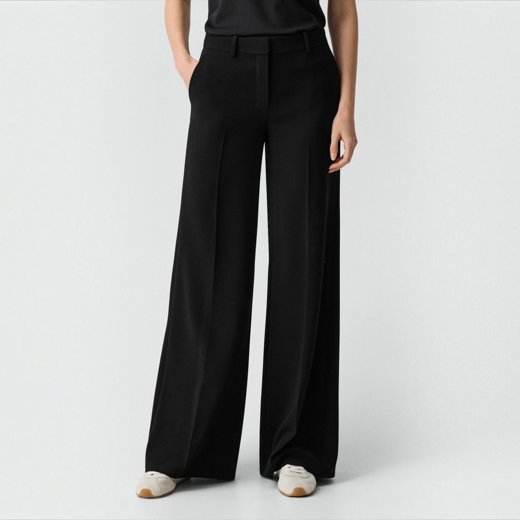Theory Fluid Flare Pant 33” in Admiral Crepe – Black – Size 6