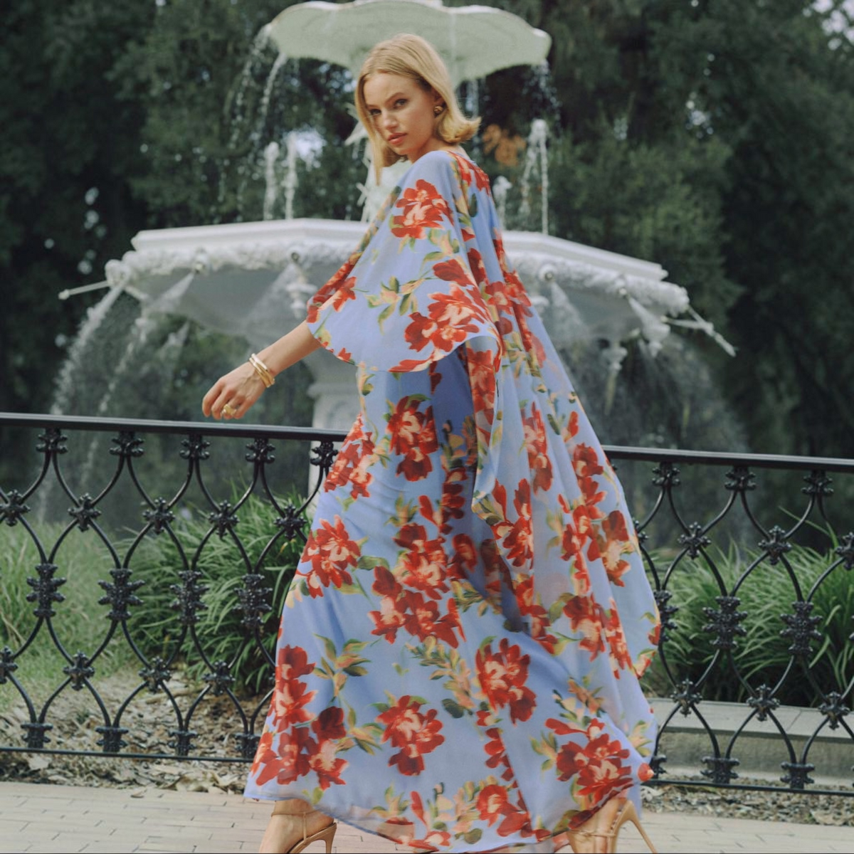Hutch Avielle Floral Cape Overlay Maxi Dress – Blue/Red – Size Small