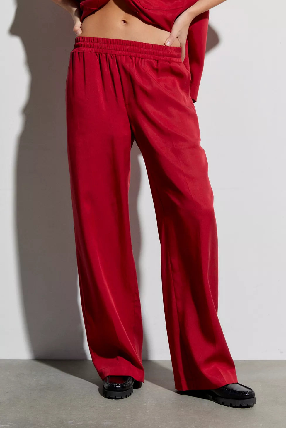 BOBBLEHAUS Signature Tencel Pull-On Pant in Red Sz Large $155