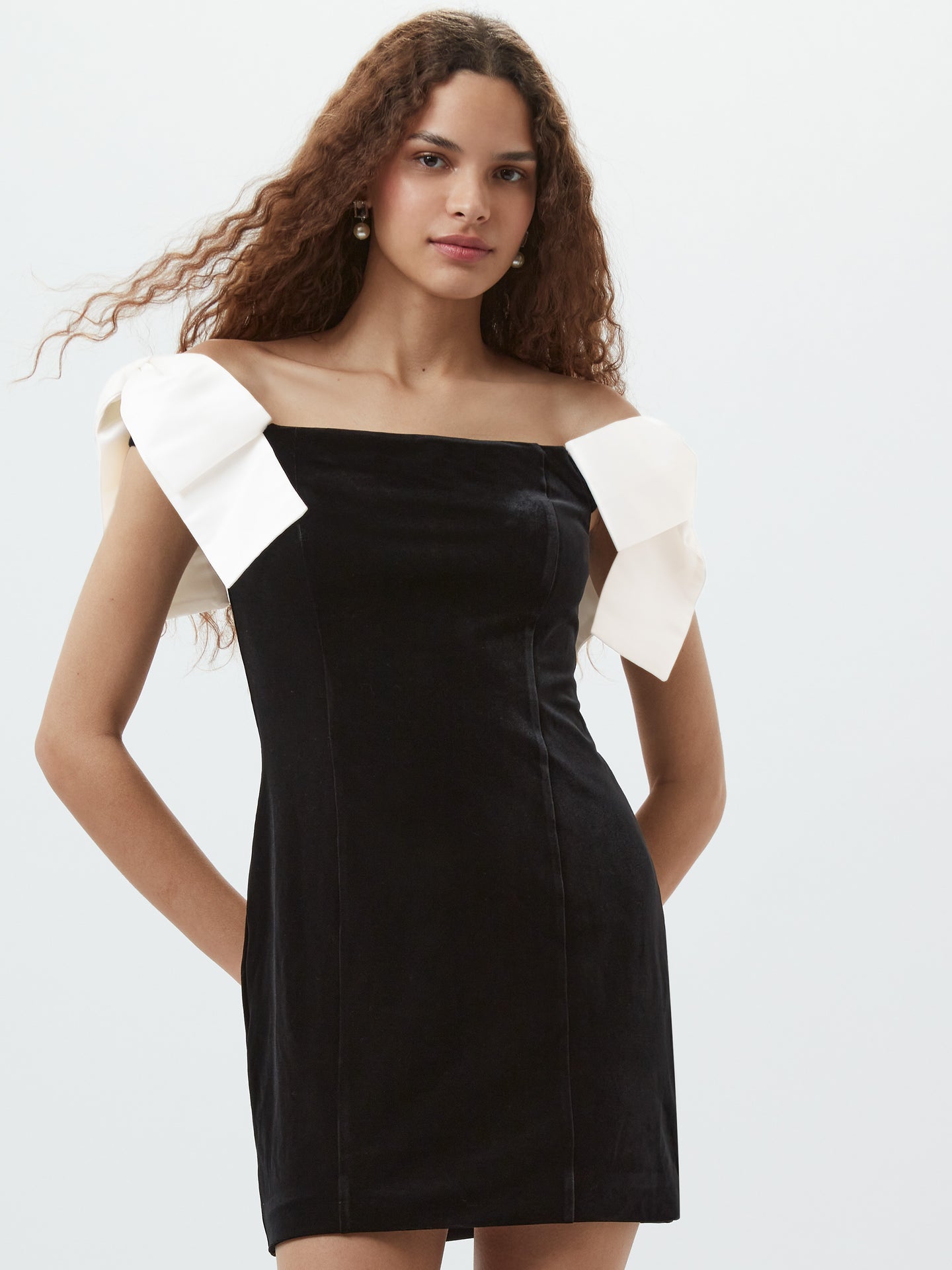 French Connection Velvet Carey Satin
Bow Mini Dress Sz 6 $148