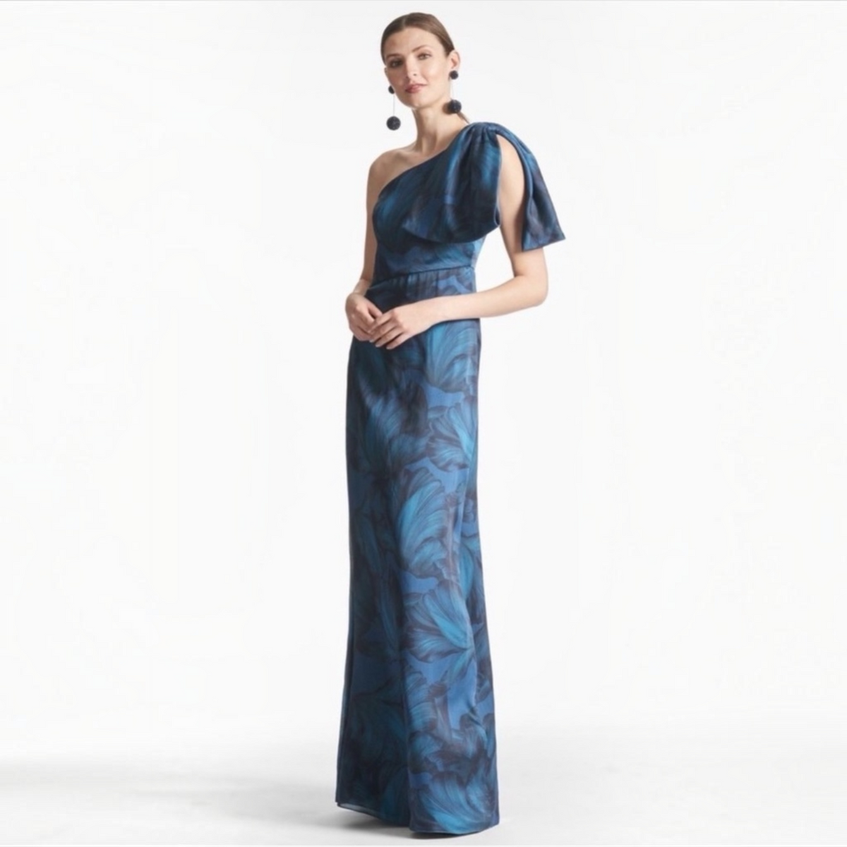 Sachin & Babi Chelsea Gown Floral
Tonal Petal Size 6