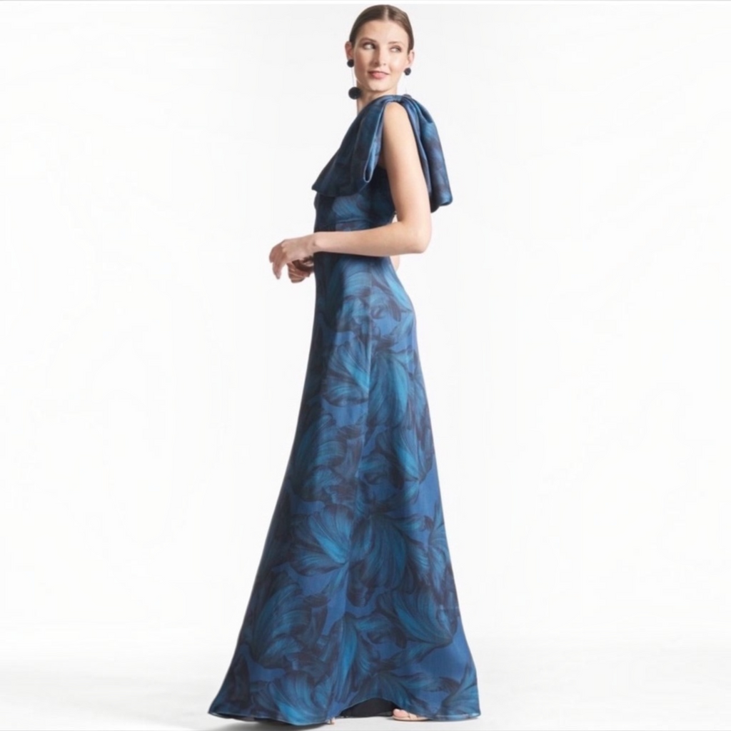 Sachin & Babi Chelsea Gown Floral
Tonal Petal Size 6