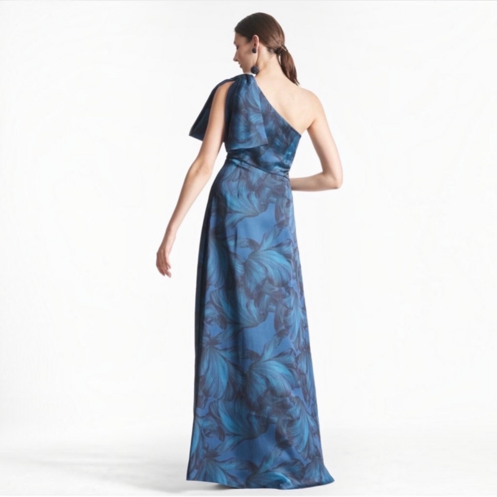 Sachin & Babi Chelsea Gown Floral
Tonal Petal Size 6